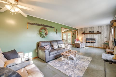 Peaceful Cassville Vacation Rental - Hike & Fish!