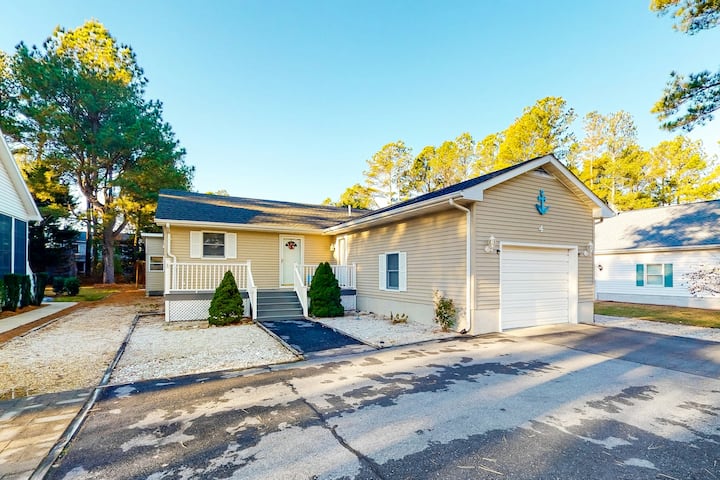 Charming Pines Home: Garage, Clean & Family Ready! - Fenwick Island, DE