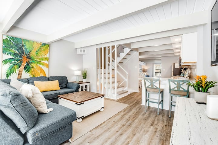 Spacious Beach Townhouse: Ocean Views & Pool - Ocean City, MD