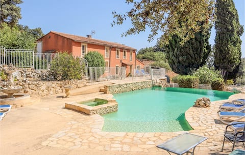 Stunning home in Rochefort-du-Gard