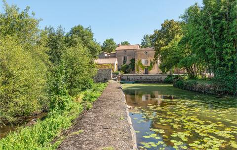3 bedroom beautiful home in Argentonnay