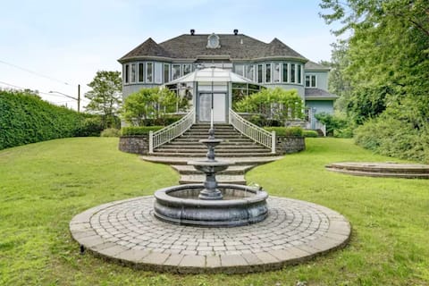 Private Waterfront Villa | 9 BR | Peaceful