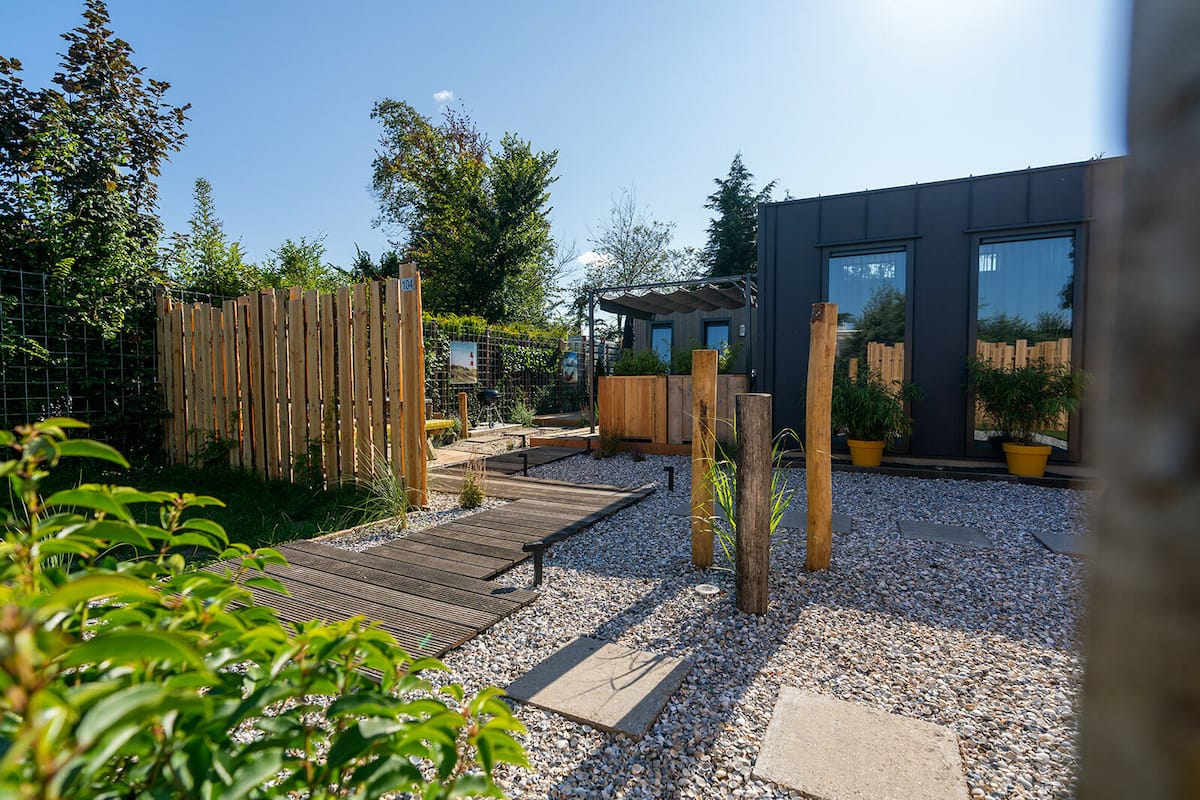 Branding 104 Bungalow Buiten