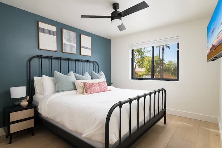 Bedroom 7 - King bed