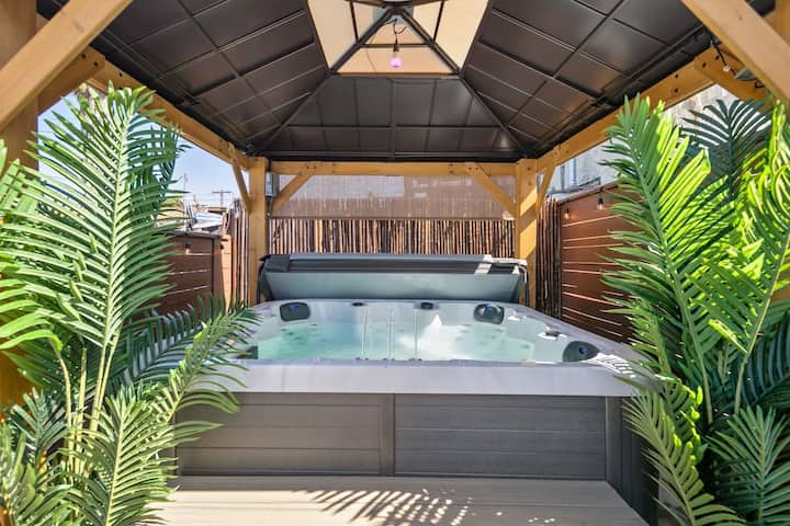 Private Hot Tub Retreat | Fire Pit | Near Downtown - Coronado, CA