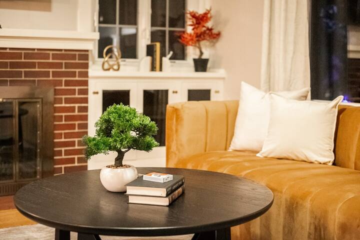 The Bonsai Bungalow | Hot Tub | Game Room gallery image 2