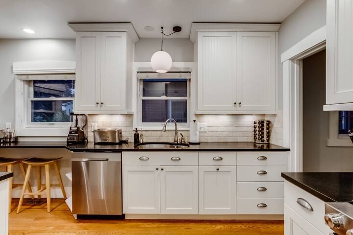 The Bonsai Bungalow | Hot Tub | Game Room gallery image 4