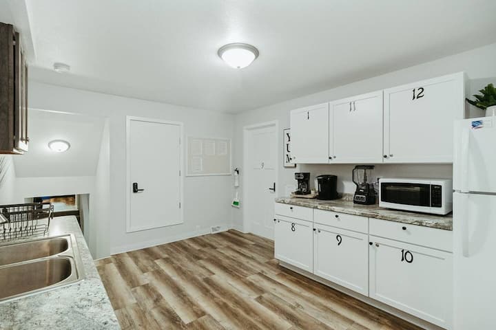 Washington Manor Room #1 - Affordable Room Stay - Stevens Point, WI