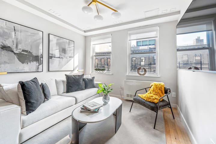 3BR Penthouse Suite with Massive Private Rooftop gallery image 4