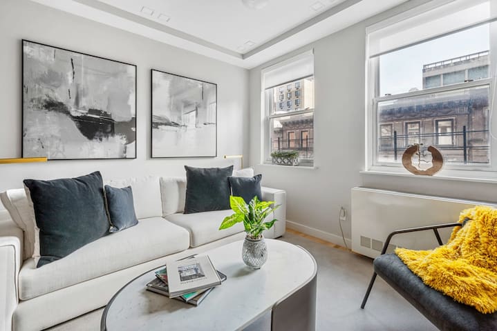 3BR Penthouse Suite with Massive Private Rooftop gallery image 3