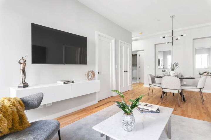 Top Notch 2BR & 2BA Suite Minutes to Central Park gallery image 4