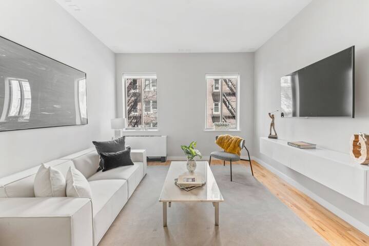 Top Notch 2BR & 2BA Suite Minutes to Central Park gallery image 2