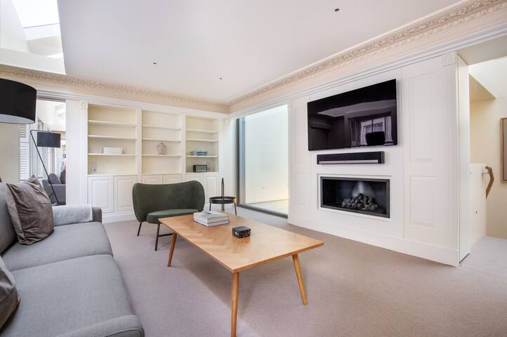 Blueground | Marylebone, balcony, retractable roof gallery image 3