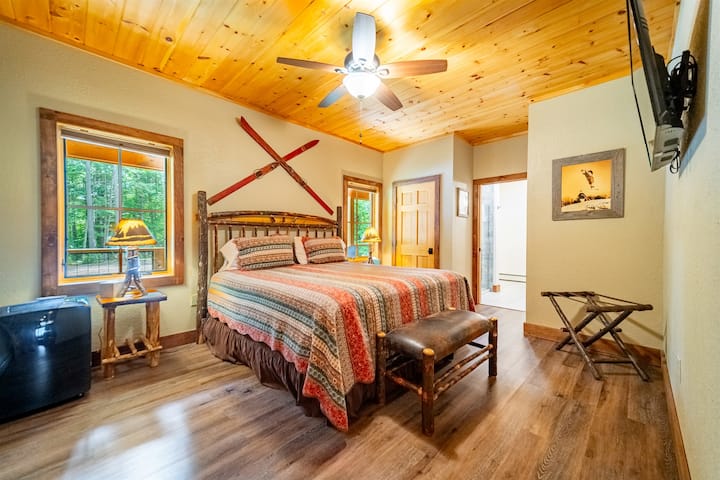 חדר השינה השני בקומה העליונה.