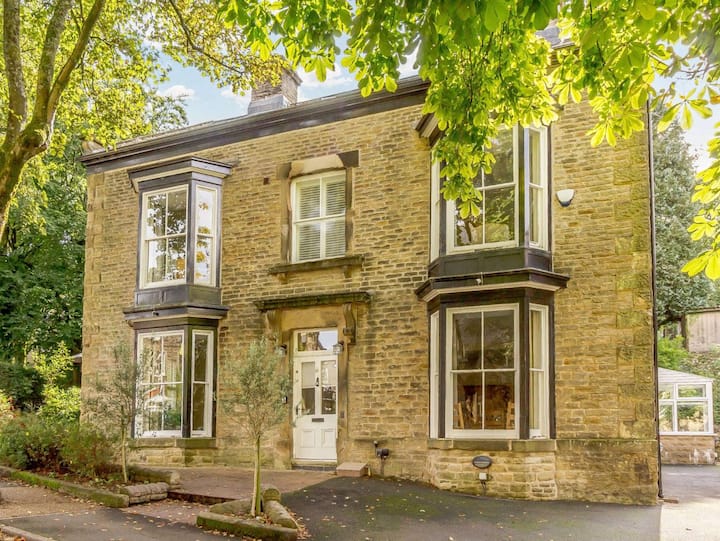 9 Bed In Buxton (Oc-57932) - Buxton