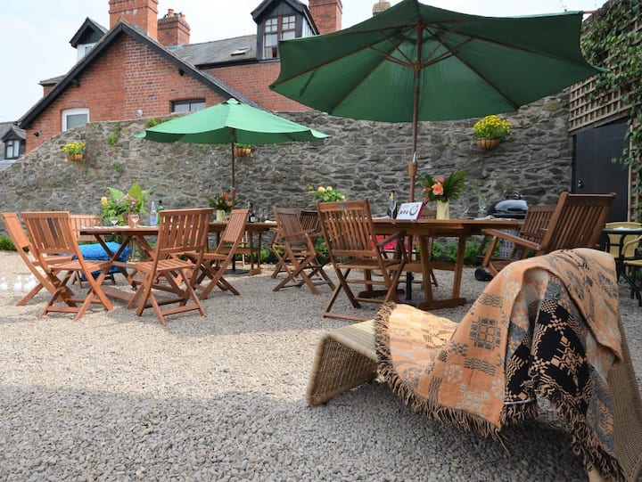 9 Bed In Llanfyllin (Oc-40870) - Welshpool