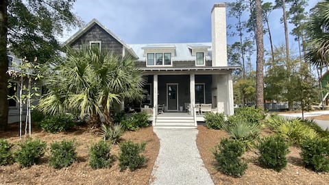 An Incredible Moreland Village Retreat! Sleeps 10