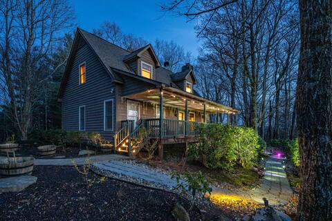 Near Highlands: 36-Acre Scaly Mountain Lodge