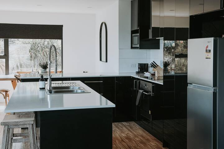 Tranmere Seaside Serenity gallery image 2