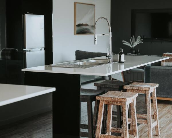 Tranmere Seaside Serenity gallery image 3