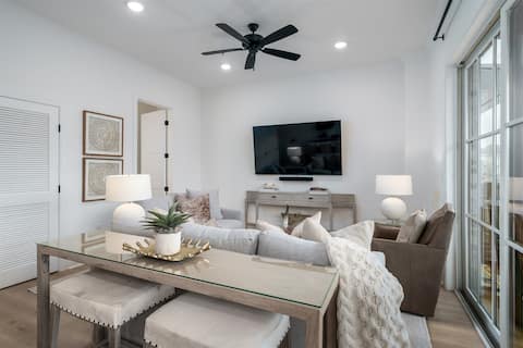 Highend Stadium View Home, Pool & Game Room Garage