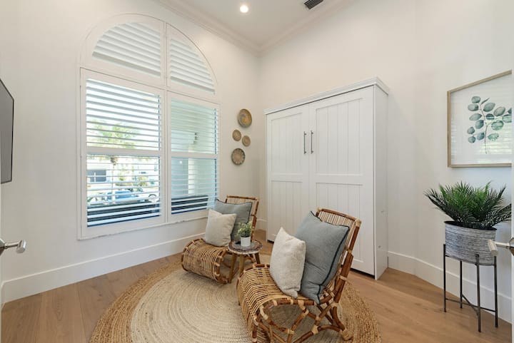 ถ้ำที่มีเตียงพับขนาดเต็มเพื่อรองรับผู้เข้าพักทุกคน