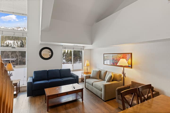 329  | Rustic-chic Loft - Ski In/out, Walk To - Tahoe City, CA