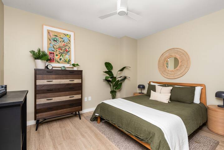 Music City BeeHyve | Balcony, Pool, Gym gallery image 5