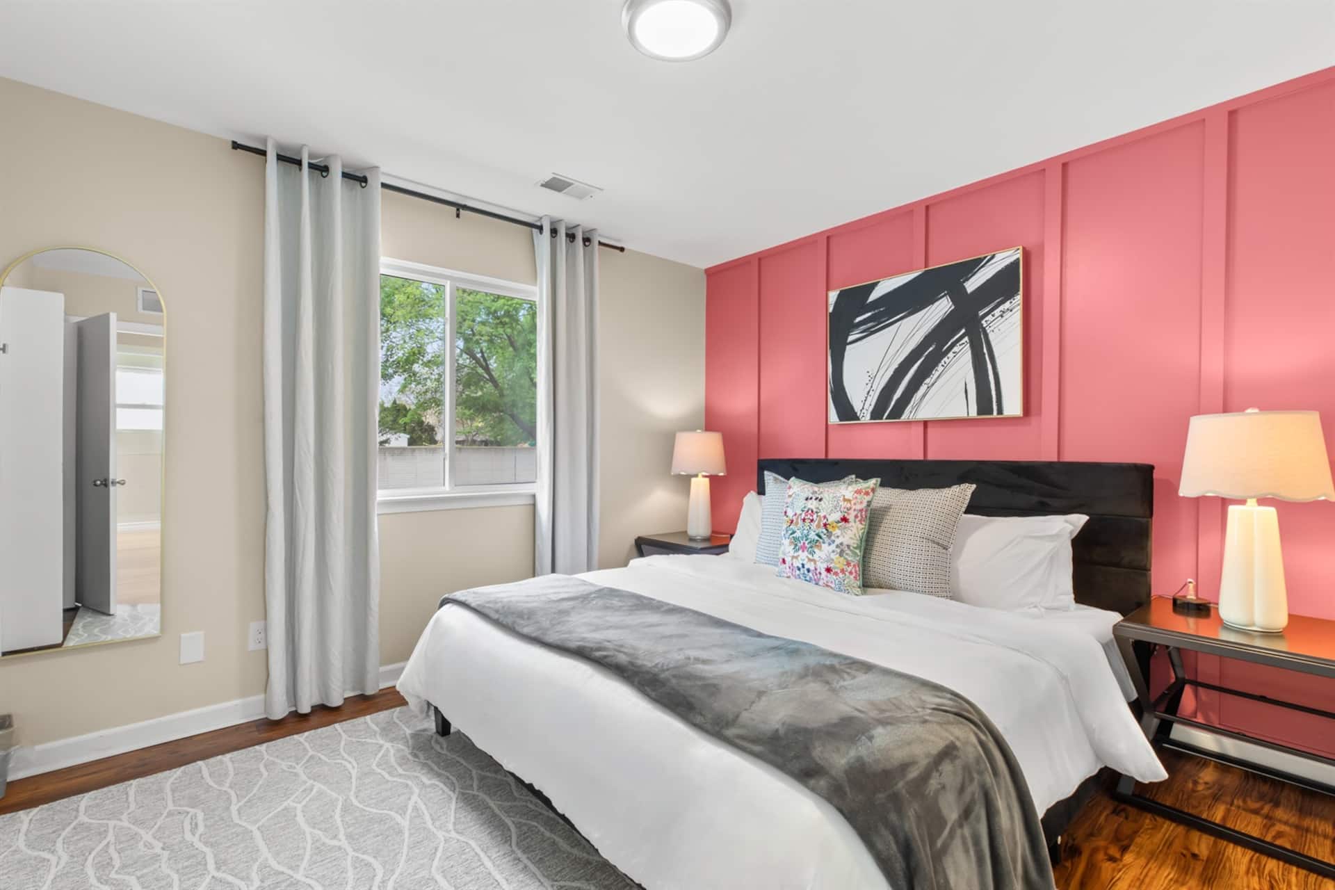 New! Comfortable 1BR Flat Near Downtown Roseville