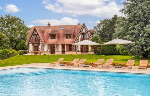 Villa Paséo - 11 Bedrooms - Large Heated Swimming