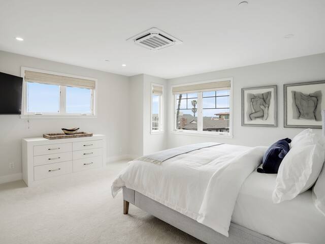 Designer Lux Beach House | OceanView, AC, Fire Pit gallery image 4