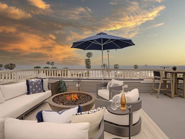 Designer Lux Beach House | OceanView, AC, Fire Pit gallery image 3