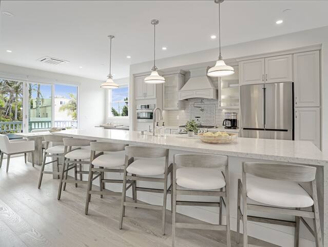 Designer Lux Beach House | OceanView, AC, Fire Pit gallery image 5