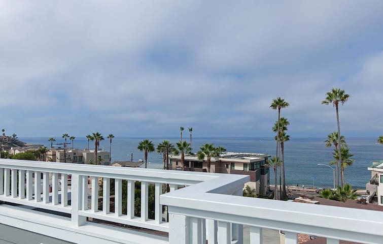 Designer Lux Beach House | OceanView, AC, Fire Pit gallery image 2