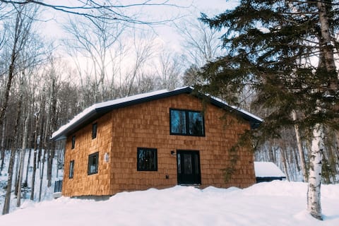 1 min to Sugarbush with Hot Tub Game & Room