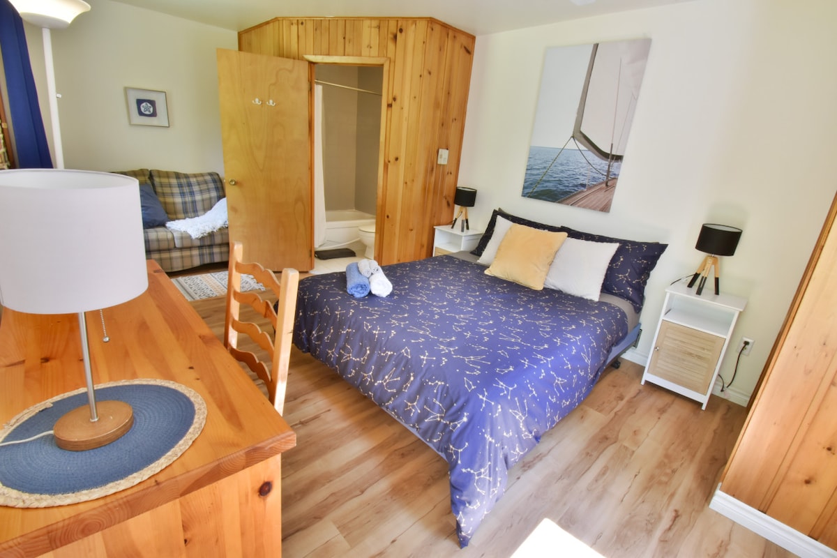 Საძინებელი №4 დიდი საწოლითა და სააბაზანოთი