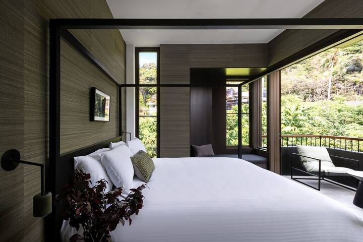 Starfall – designer retreat moments from the beach gallery image 5