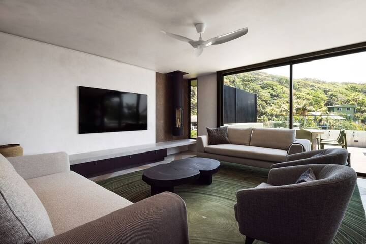 Starfall – designer retreat moments from the beach gallery image 3