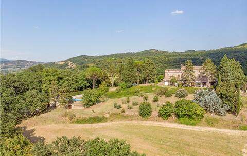 Amazing apartment in Ficulle with WiFi