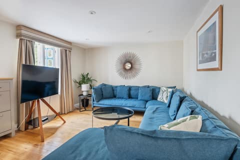 Lymington Retreat with Garden