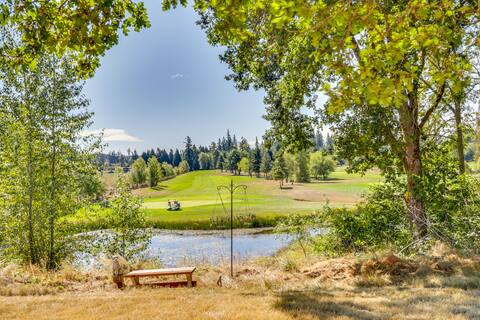Chehalis Getaway w/ Golf Course View + Fire Pit!