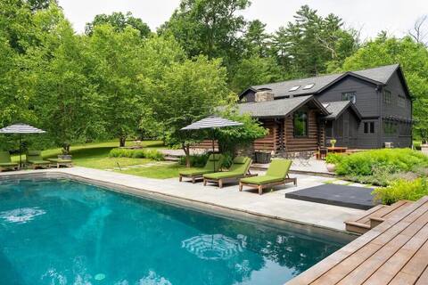 Luxury Woodstock Retreat: 11 Acres of Bliss w Pool
