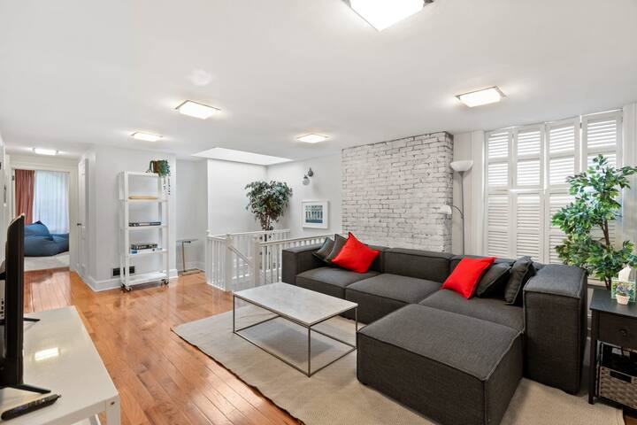 Garden Place II by RoveTravel | 4BR Historic Apt gallery image 4