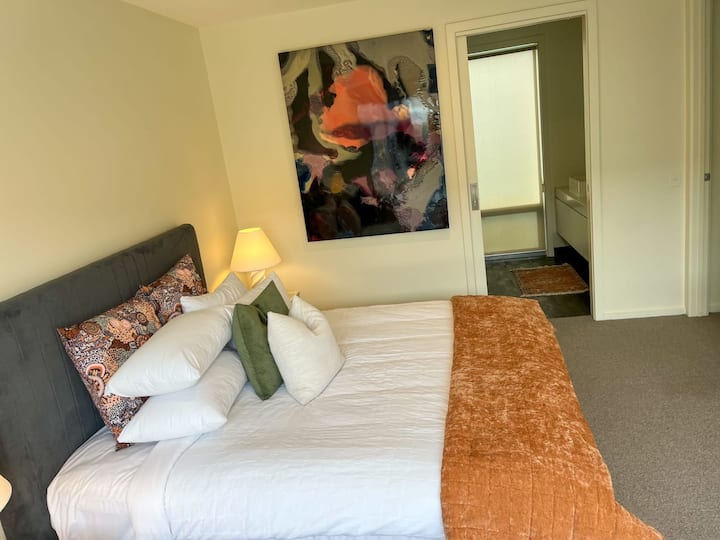 Bedroom 1 - King bed, day bed, walk in robe, ensuite