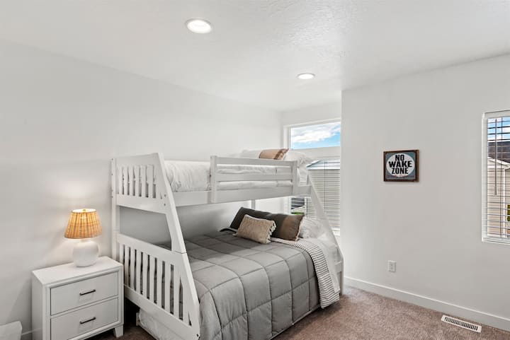 Chambre 3 avec 2 ensembles de lits superposés