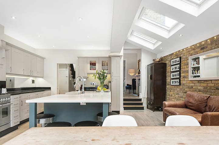 Meteor Street by Veeve