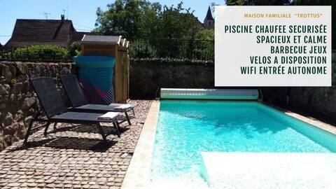 Family cottage with a pool  on the wine route