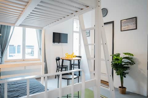 Popular Airbnb listing: Shabby Chic plus Self CheckIn plus Free Street Par in Weißensee