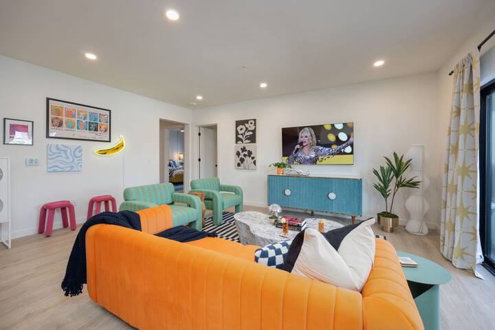 Hyve – Artpop – Walk to Broadway-Full Gym- Pool gallery image 2