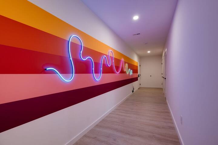 Hyve – Artpop – Walk to Broadway-Full Gym- Pool gallery image 5